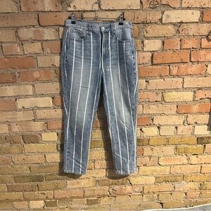 American Eagle mom jeans size 2 short